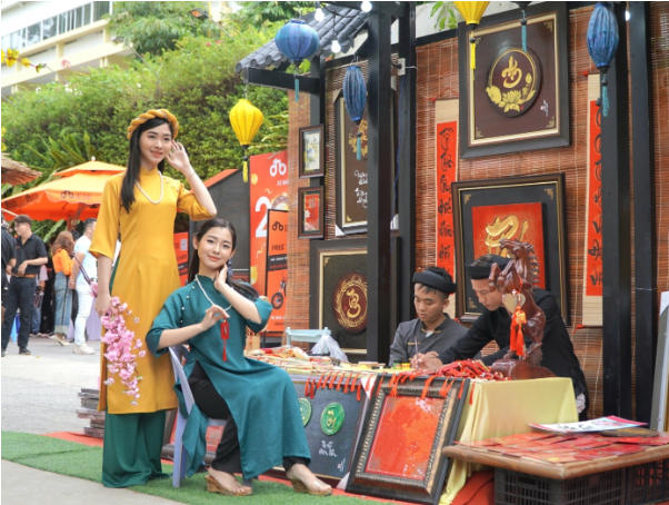 10 Địa Điểm Không Thể Bỏ Qua Tại Sài Gòn Để Có Bộ Ảnh Áo Dài Tết Đẹp Lung Linh | Áo Dài Trang Võ